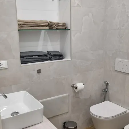 Апартаменты Endless Summer Броло